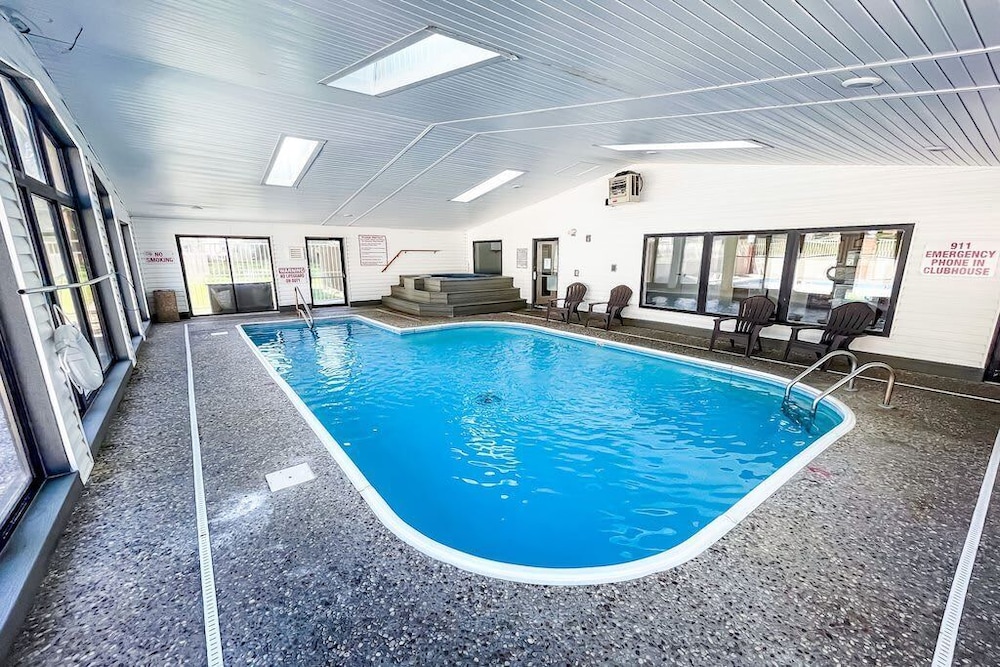 Great Escape II Resort Style 2 BDR Condo on Golf Course w Pool - photo 28