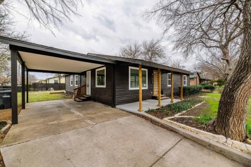 Spacious McKinney Bungalow 4 Bedrooms — 4-Star Luxury Hotel in Mckinney, United States