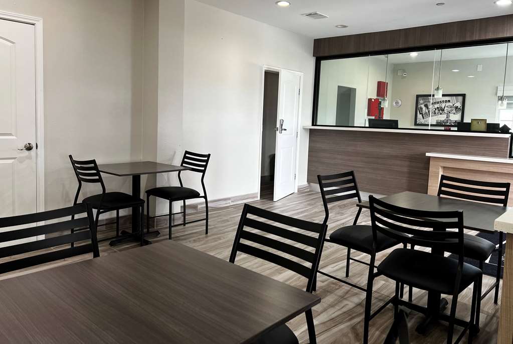 Super 8 by Wyndham Houston North I 45 - photo 6