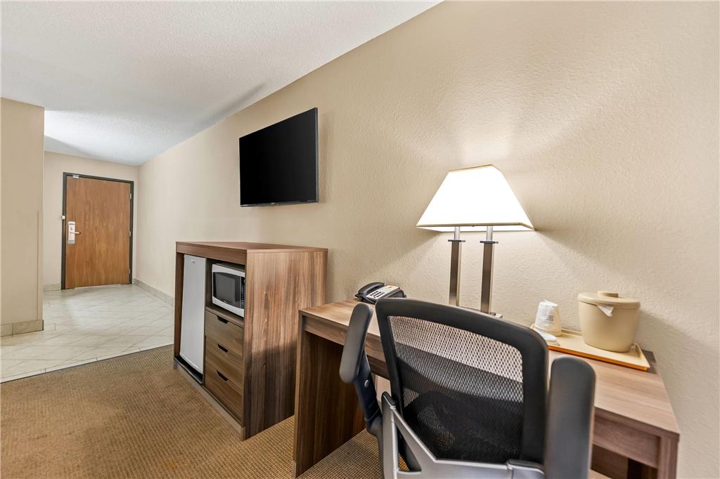 Super 8 by Wyndham Elgin - photo 25