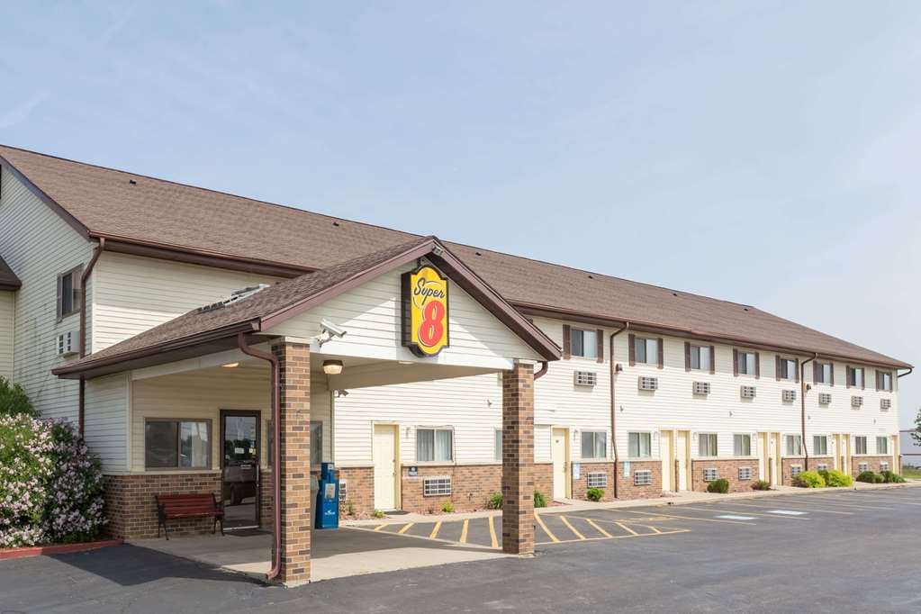 Super 8 by Wyndham Dixon - featured photo