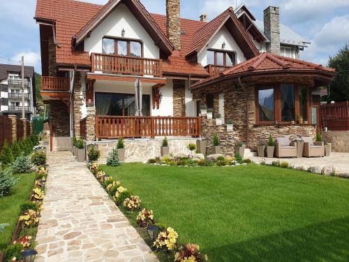 Poiana Golf Chalet — 4-Star Luxury Hotel in Busteni, Romania