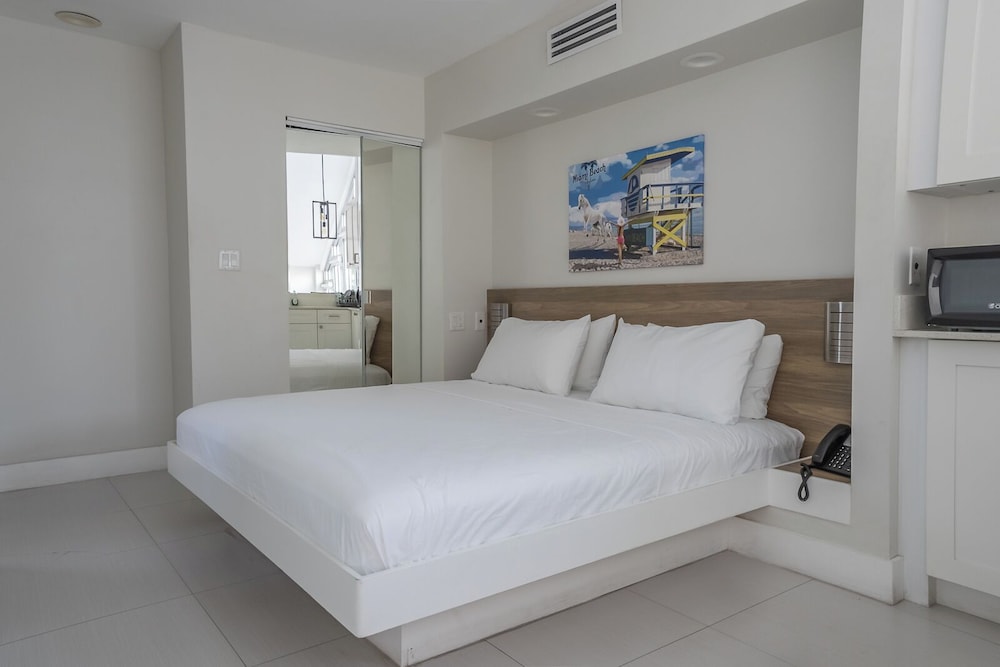 The Biscayne Hotel - photo 12