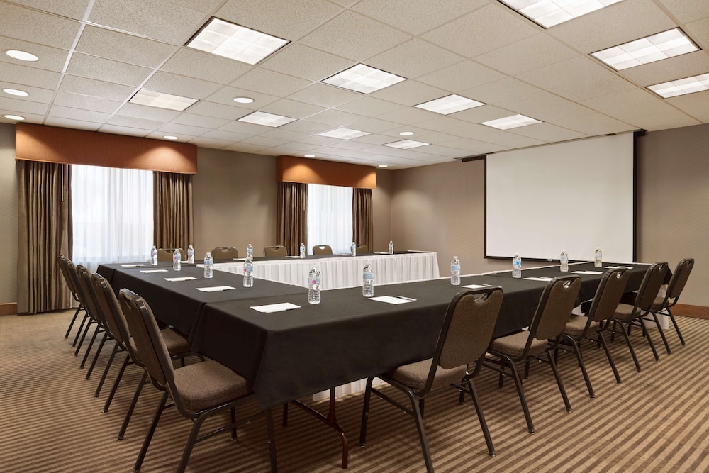 Hampton Inn & Suites Phoenix Glendale Westgate - photo 33
