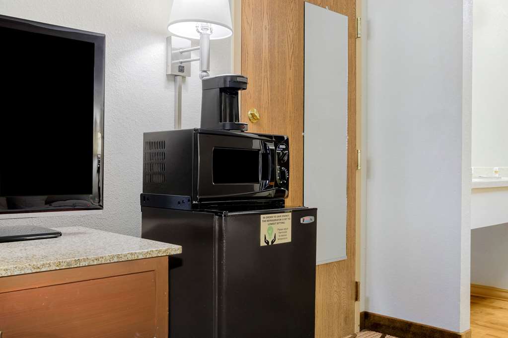 La Quinta Inn & Suites by Wyndham Springfield South - photo 29