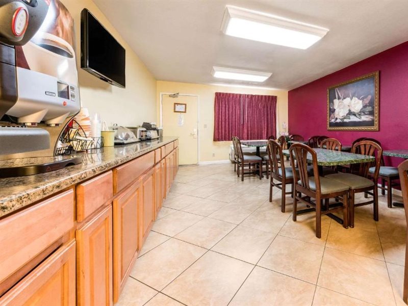 Econo Lodge Gilroy - photo 5