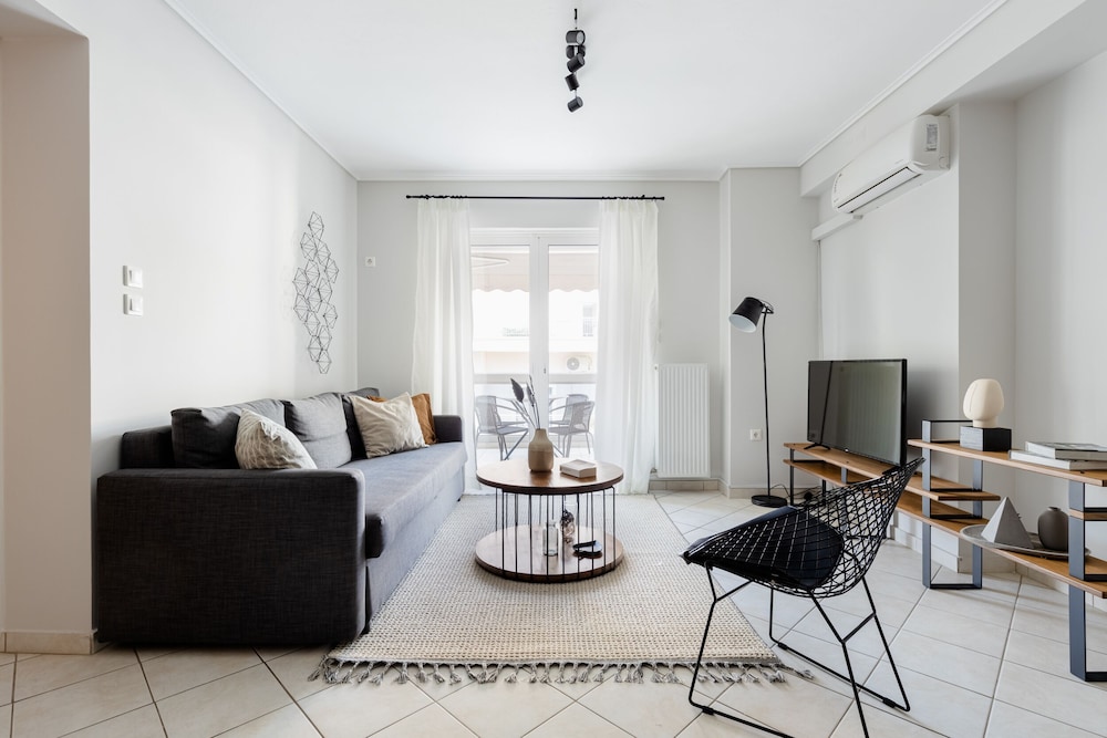 Ideal 1 BR Apartment in Petralona — 4-Star Luxury Hotel in Athens, Greece