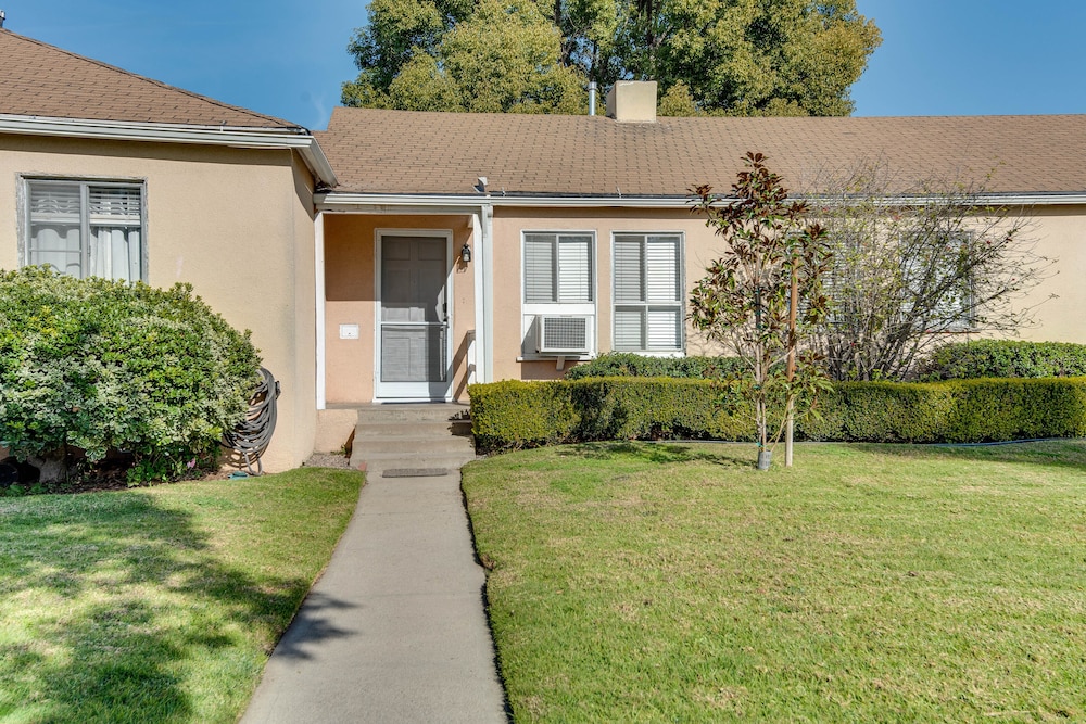 Centrally Located Burbank Duplex Near Hollywood 19652567 — Burbank