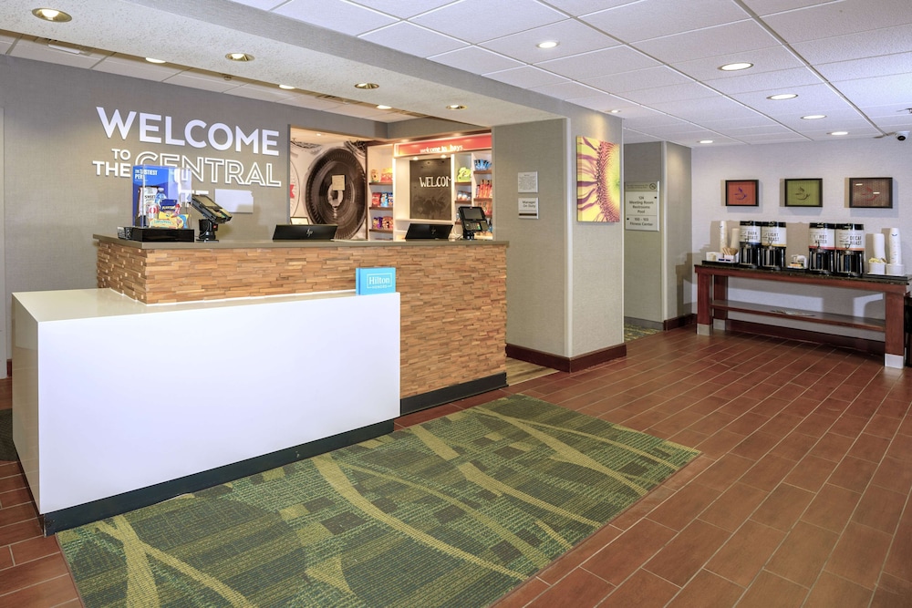 Hampton Inn Hays North of I 70 — hotel in Hays