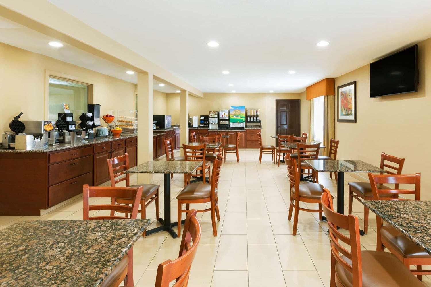 Days Inn and Suites by Wyndham Coralville Iowa City - photo 16