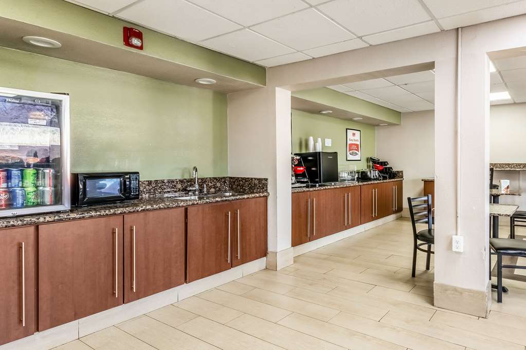 Econo Lodge And Suites Bricktown - photo 42