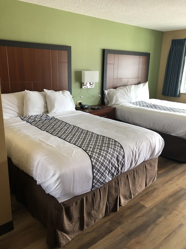 Knight's Inn Motel - photo 21