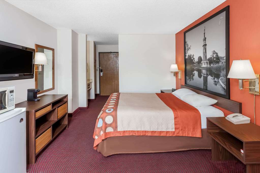 Super 8 by Wyndham Washington Peoria Area - photo 12