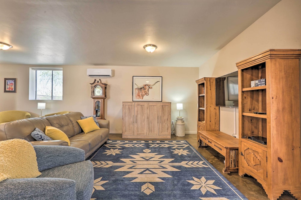 Oro Valley Retreat w Pool Spa & Rooftop Views - photo 12