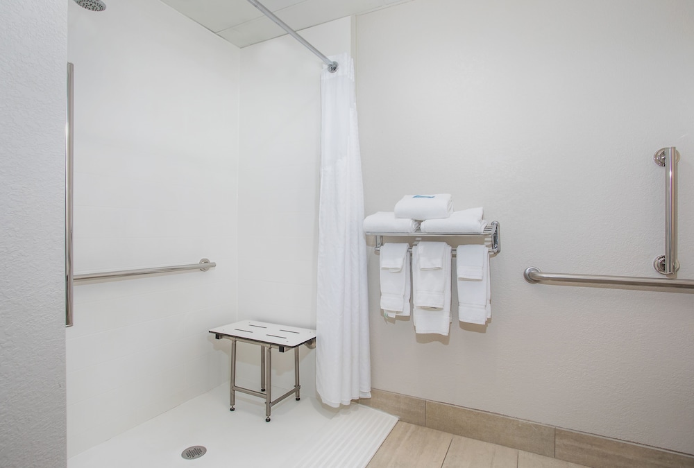 Holiday Inn Express & Suites Alcoa by IHG - photo 18
