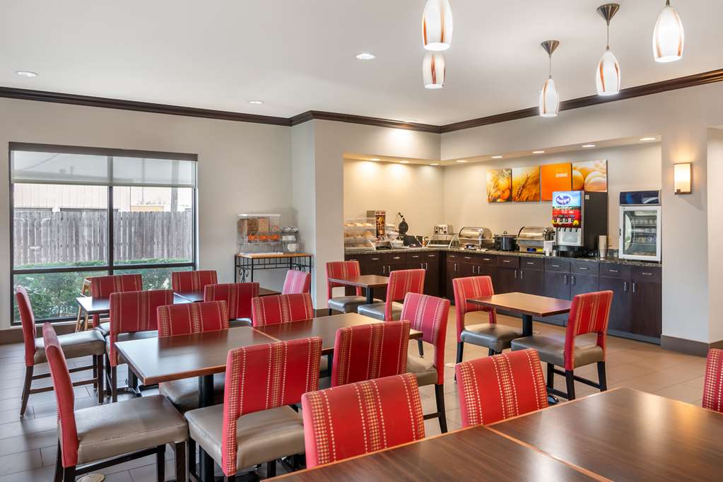 Comfort Suites Manhattan - photo 31