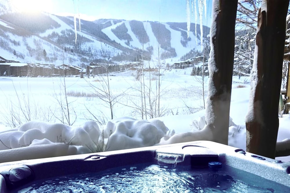 NEW PROPERTY Bristlecone Beautifully updated Easy Access to Deer Valley Private Hot Tub Gas Fireplace Main Street BCT 501 by KBM — 4-Star Luxury Hotel in Bridgeport, United States