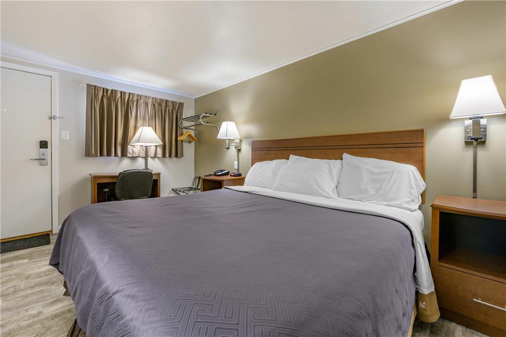 Econo Lodge Bellefonte I 99 - photo 10
