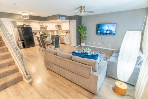 Spacious 2 Bedroom Townhouse with Pool & Private Patio in Central Las Vegas