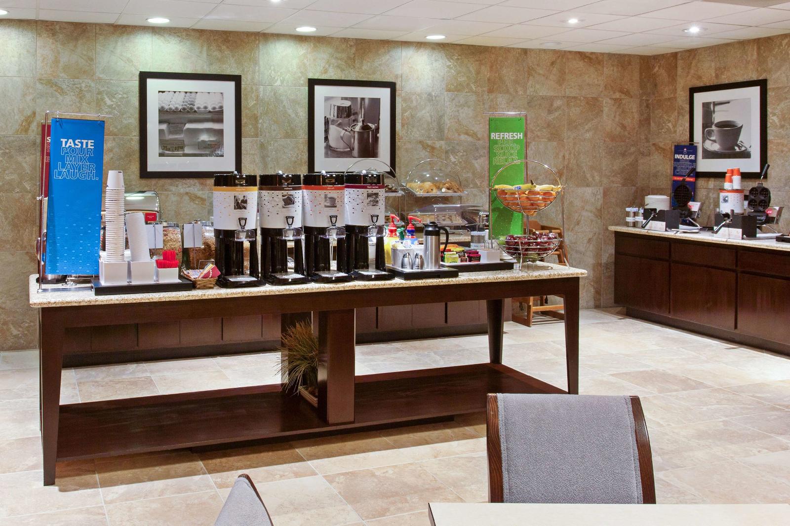 Hampton Inn & Suites Roseville - photo 15