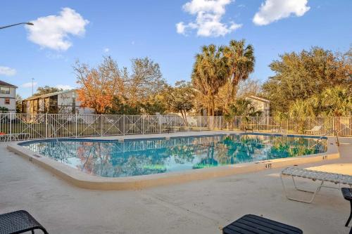 Convenient & Inviting Fully Equipped 2BD Condo — 4-Star Luxury Hotel in Gainesville, United States