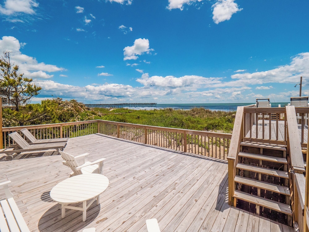 A Charm of Finches — 4-Star Luxury Hotel in Santa Cruz, United States