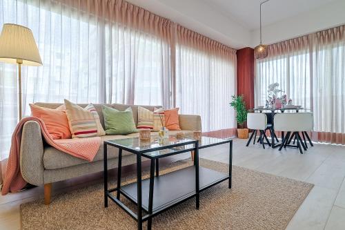 Chic Centric 1BR Apt King Bed — 4-Star Luxury Hotel in Santo Domingo, Dominican Republic