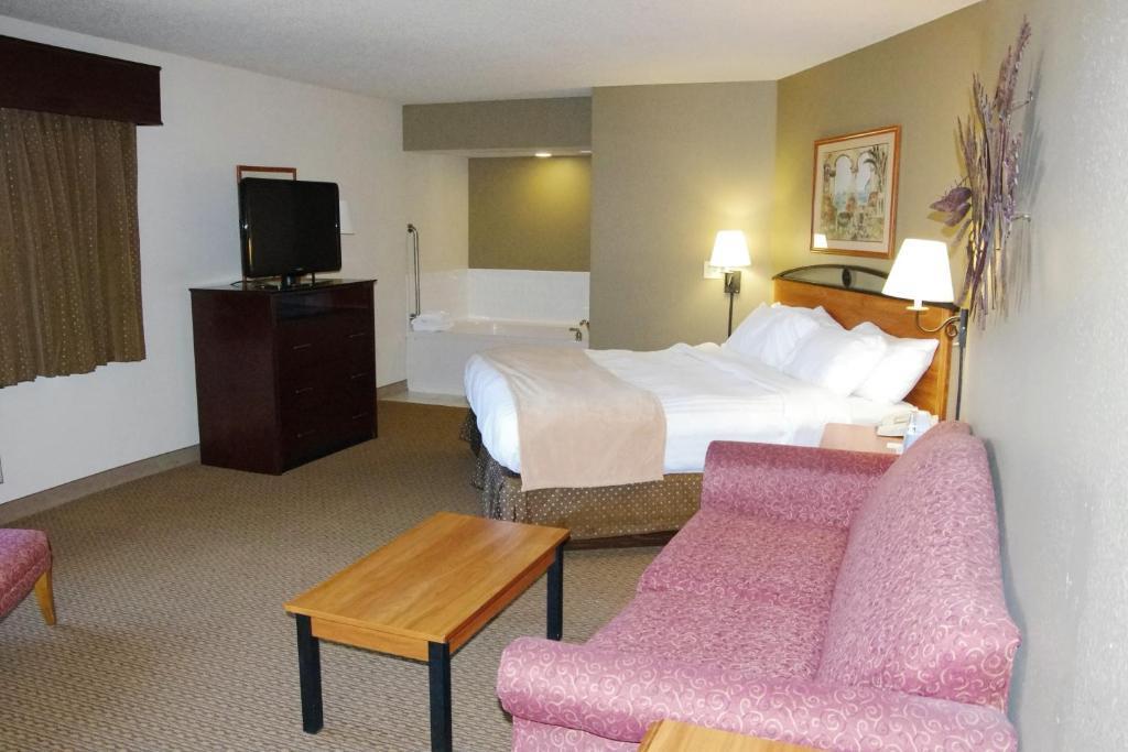 Red Lion Inn & Suites Grimes - photo 11