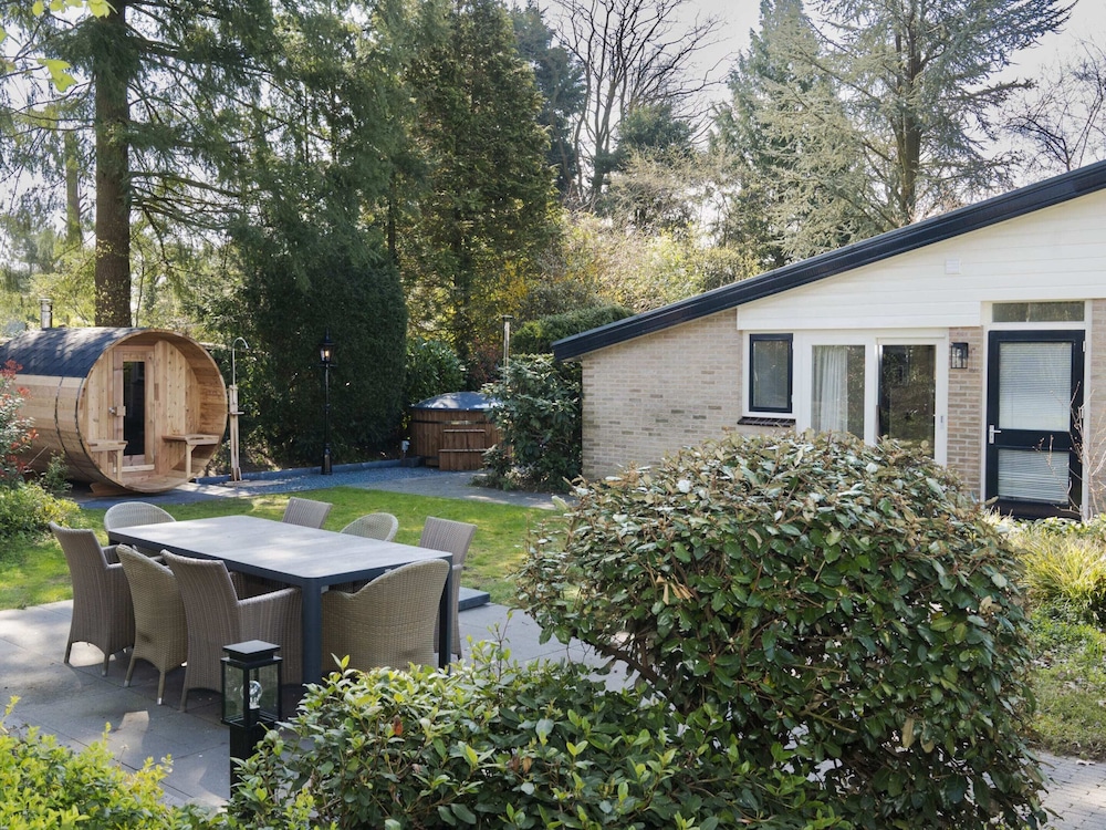 Holiday Home Voorthuizen near De Veluwe — 4-Star Luxury Hotel in Voorthuizen, Netherlands