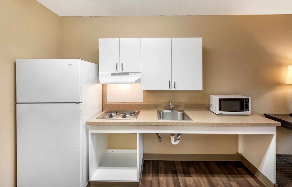Relax Suites Extended Stay La Mirada - photo 17