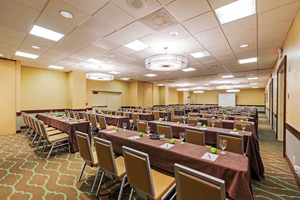 Embassy Suites by Hilton Dallas Market Center - photo 55