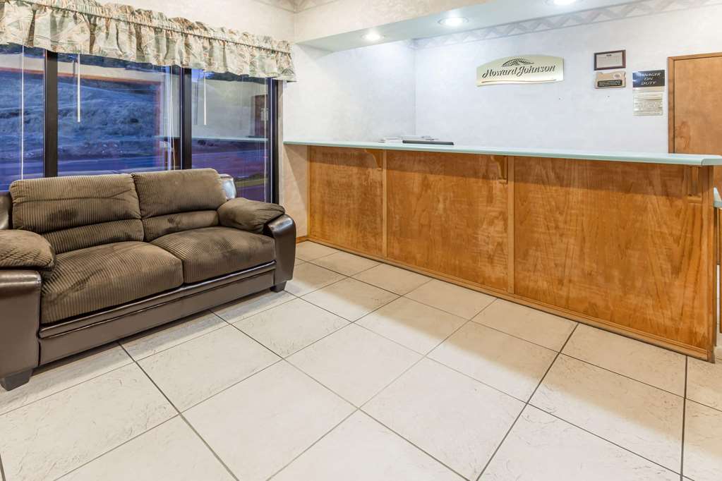 Howard Johnson by Wyndham Roseburg - photo 4
