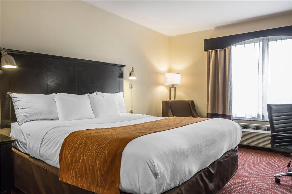 Comfort Inn & Suites LaGuardia Airport - photo 24