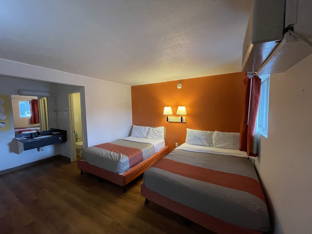 Travelodge By Wyndham Brattleboro Vt - photo 9
