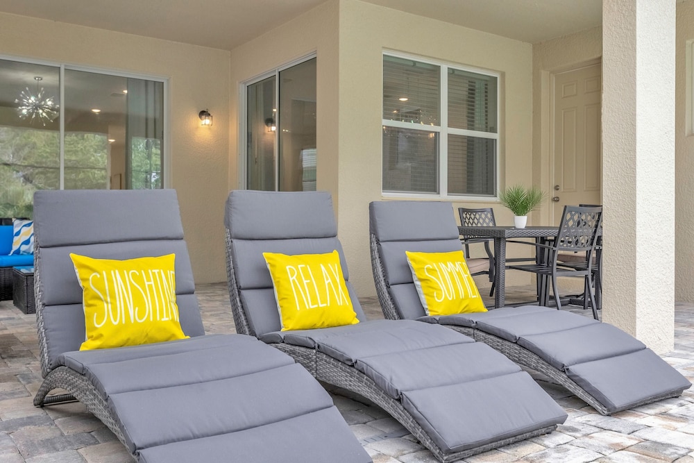 Upstay Solara Resort Retreat w Pool and Hot Tub - photo 9