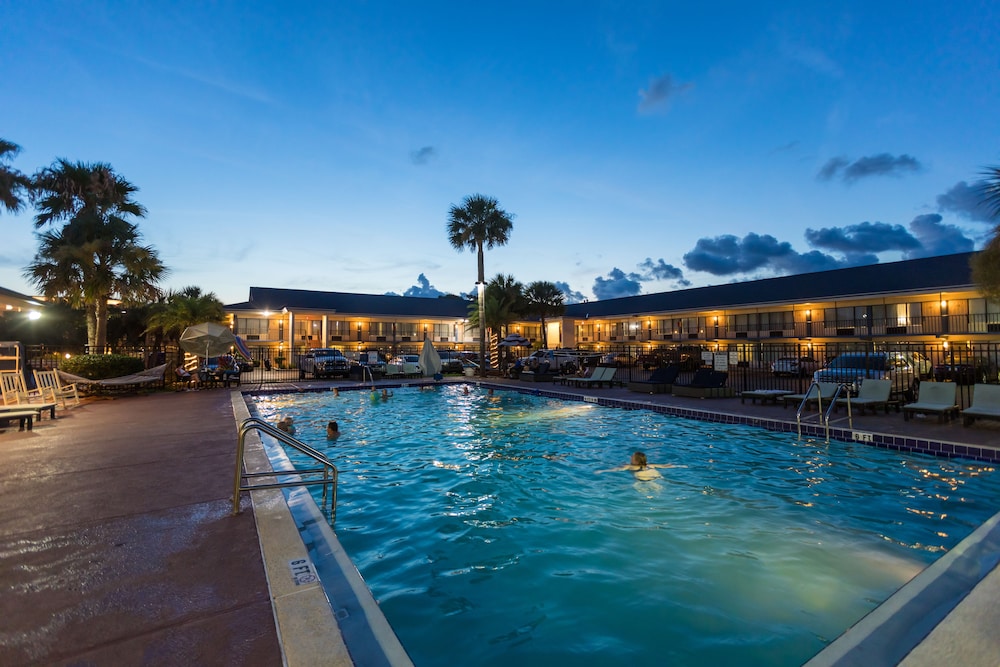 Ocean Coast Hotel At The Beach - photo 36
