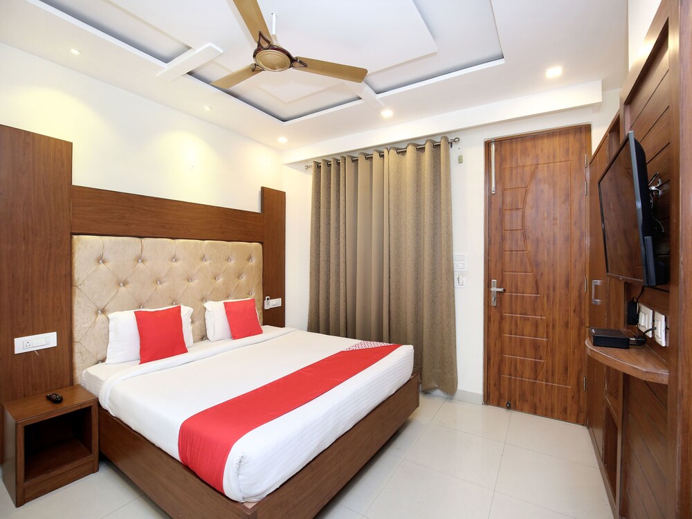 FabHotel Signia Zirakpur