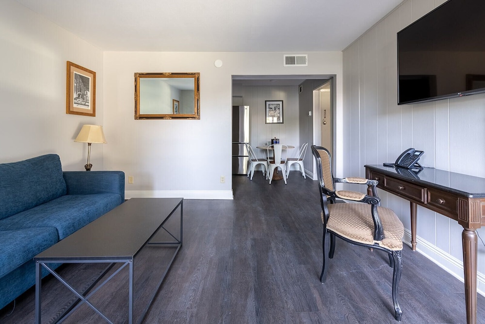 French Quarter Suites Hotel - photo 29