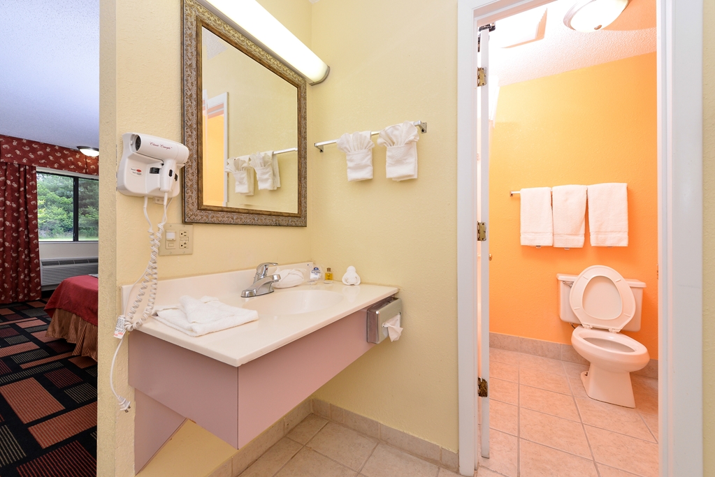 Americas Best Value Inn Canton NC - photo 8