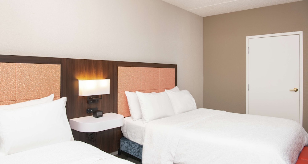 Hampton Inn Erie South - photo 10