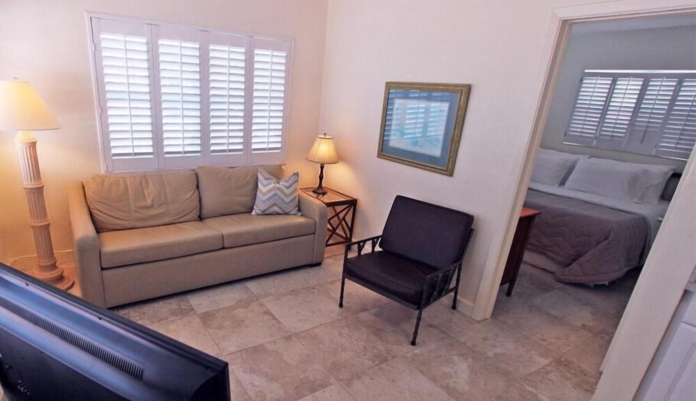 Beachouse Inn & Suites - photo 4