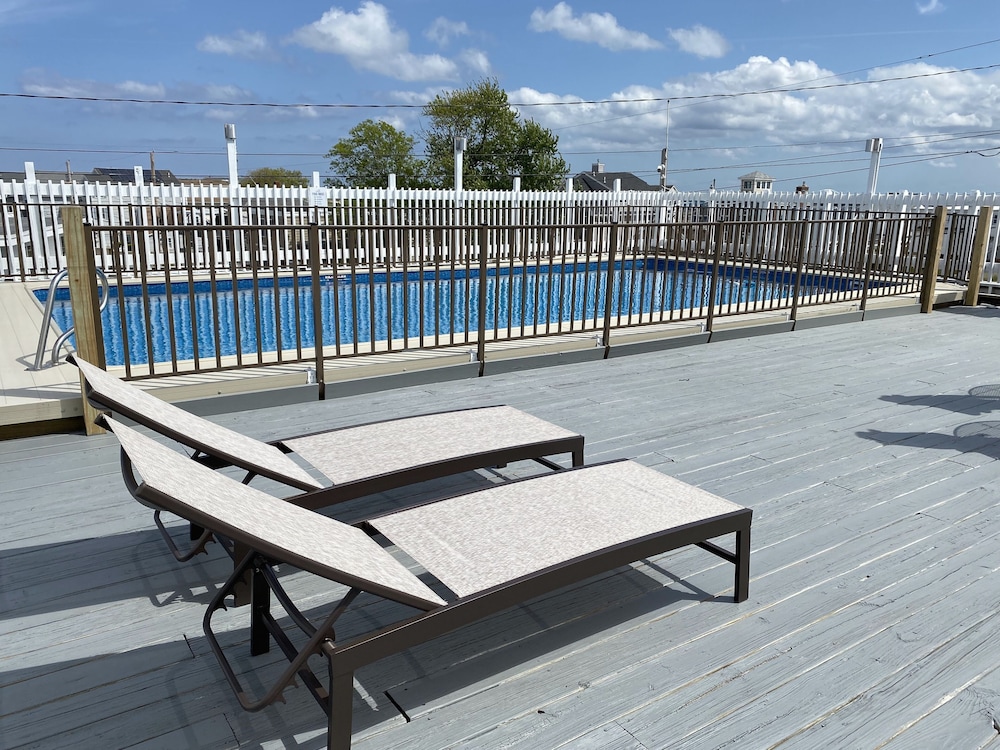 Hampton Harbor Motel - photo 24