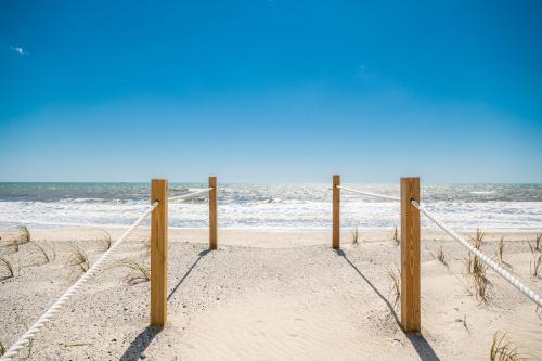 Divine Intervention by Oak Island Accommodations - photo 17