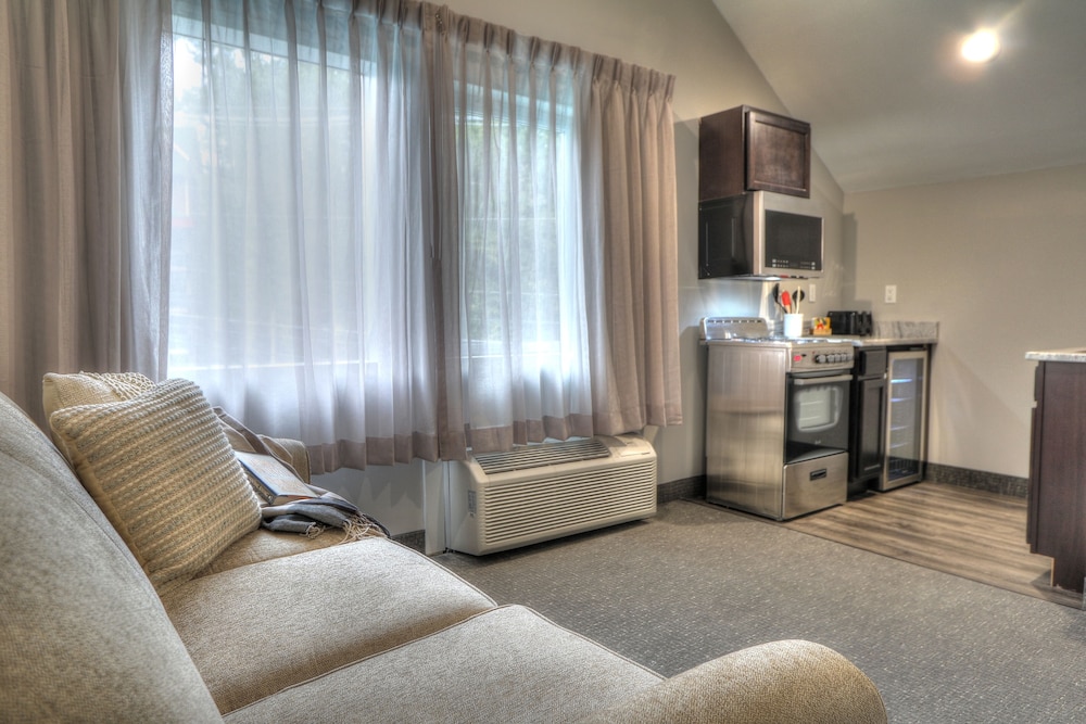River Edge Inn - photo 30