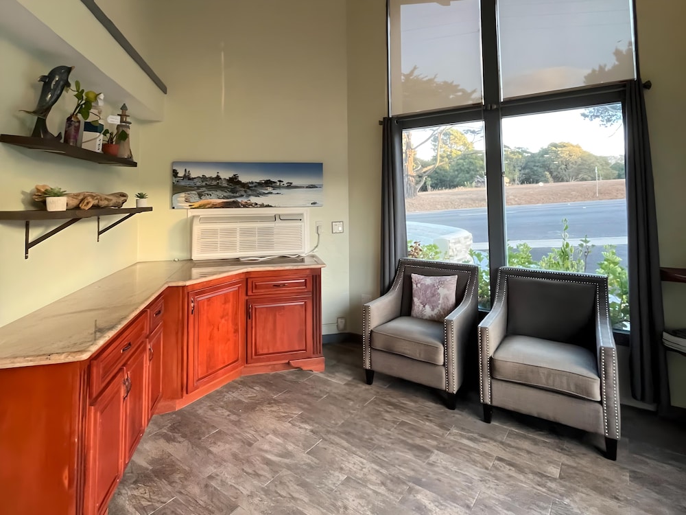 Inn By the Bay Monterey - photo 3