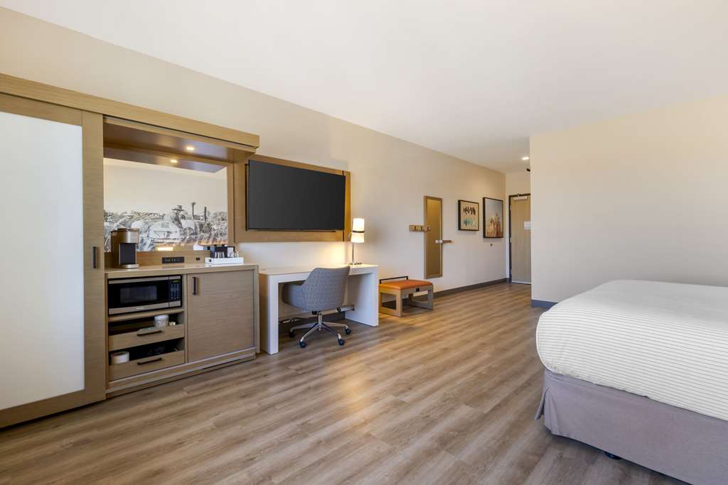 Cambria Hotel El Centro Imperial - photo 35