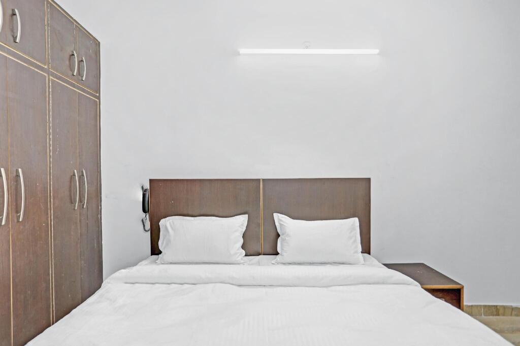 Hotel Krishna Stays by Oyo Rooms in Delhi, India