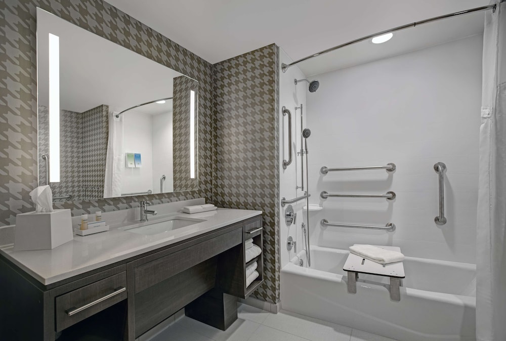 Home2 Suites by Hilton Milwaukee Downtown - photo 29