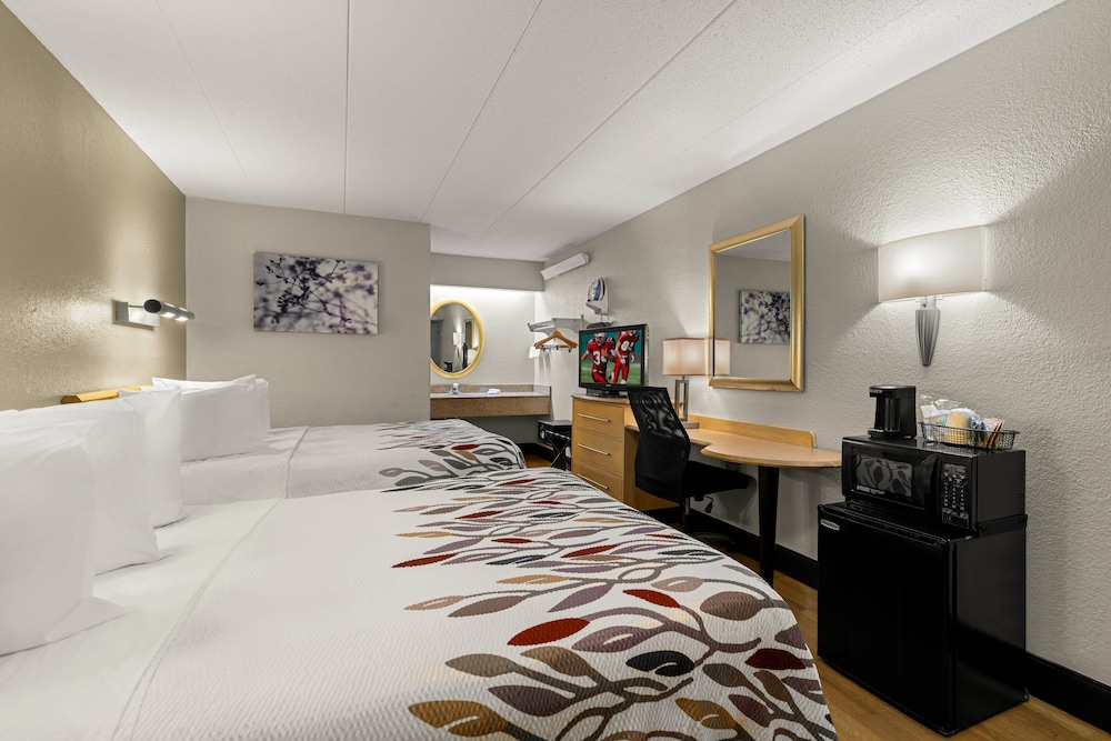 Red Roof Inn Salem - photo 16