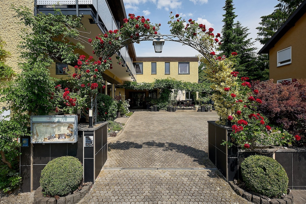 Landhotel Rosenberg - last minute hotel in Klausen